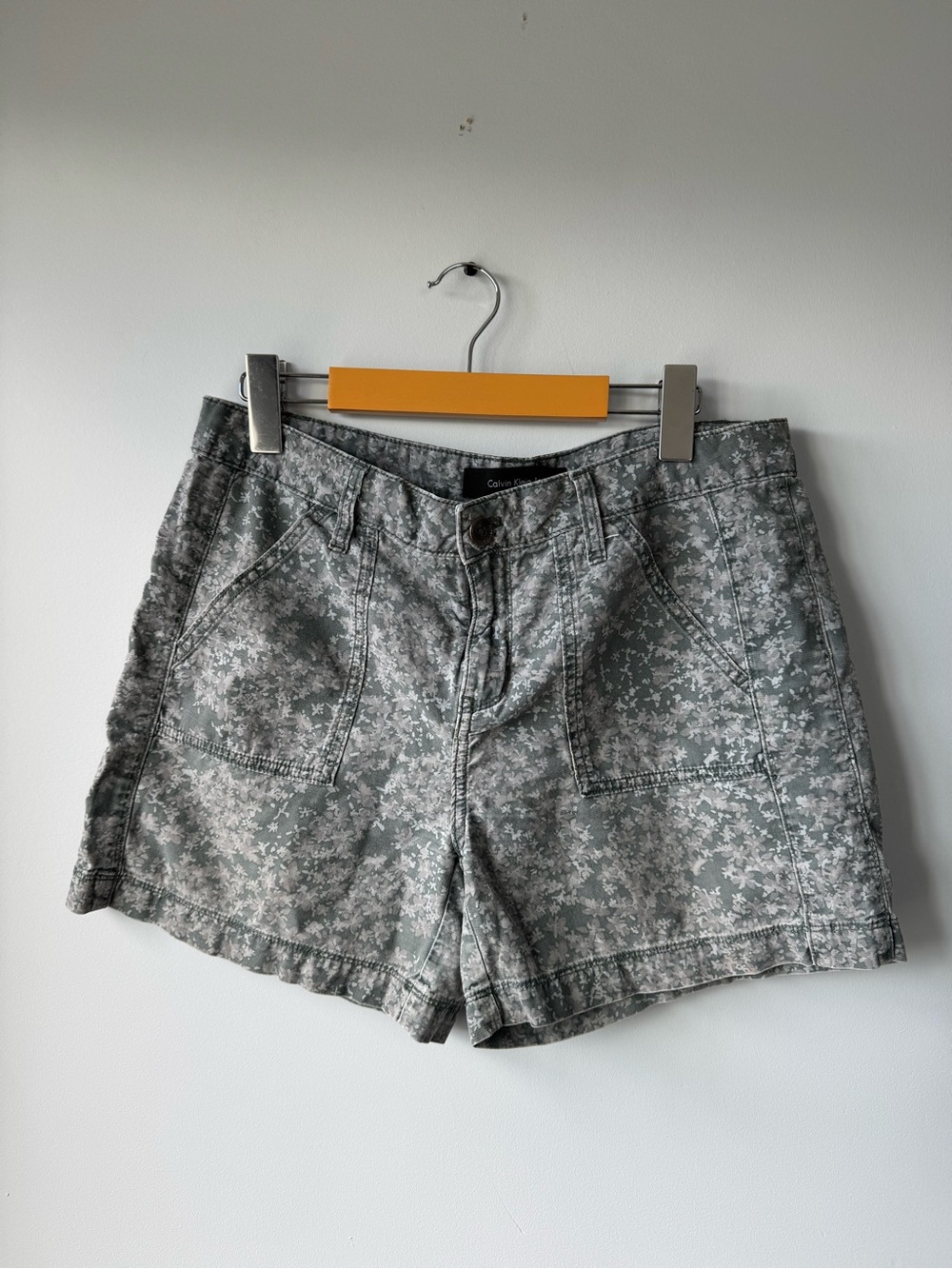 (6) Calvin Klein Green Floral Utility Women's Shorts